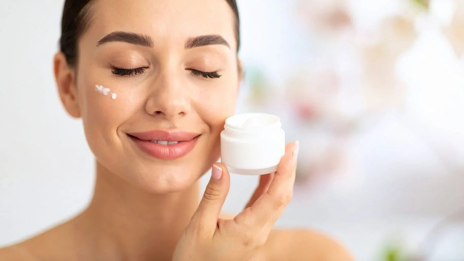 How to Transition Your Skincare Routine for Seasonal Changes